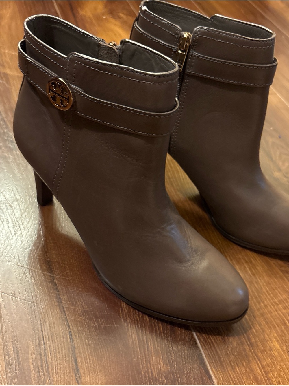 Tory Burch Women's Taupe Leather Ankle Booties Size 11M Gold Logo Side Zip Heel